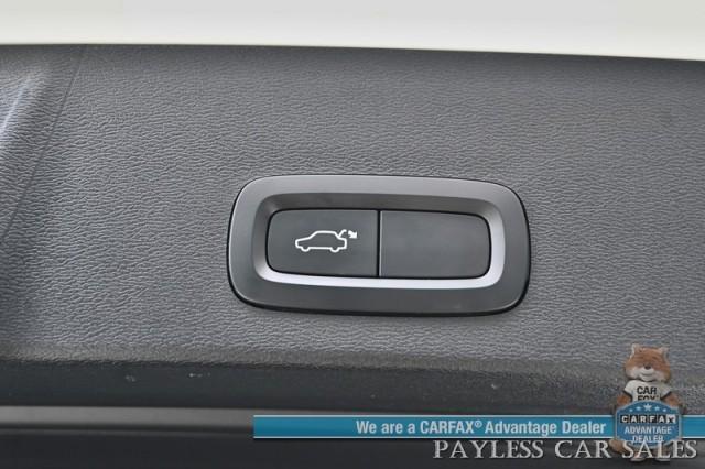 Photo of 2019 Ice White Volvo XC40