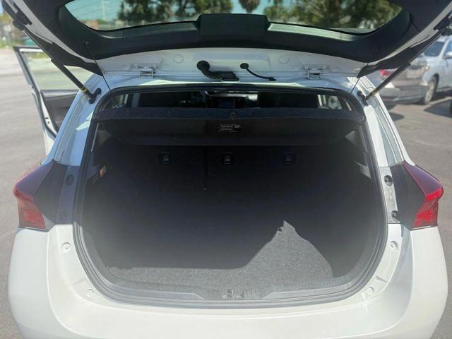 Photo of 2018 Blizzard Pearl Toyota Corolla iM