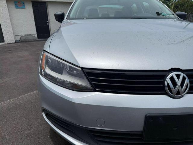 Photo of 2014 Reflex Silver Metallic Volkswagen Jetta