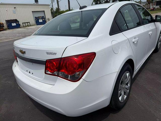 Photo of 2015 Summit White Chevrolet Cruze
