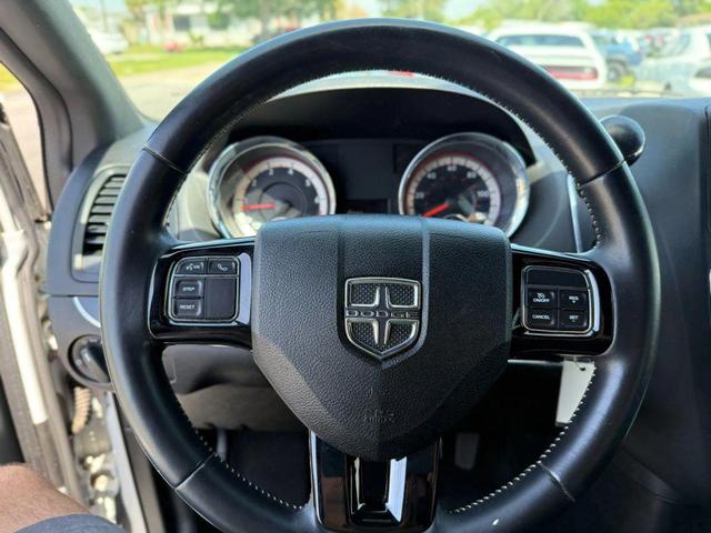 Photo of 2017 White Knuckle Clearcoat Dodge Grand Caravan