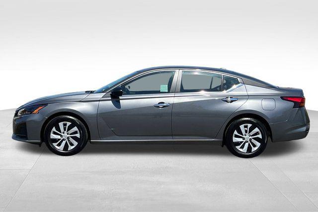 Photo of 2025 Gun Metallic Nissan Altima