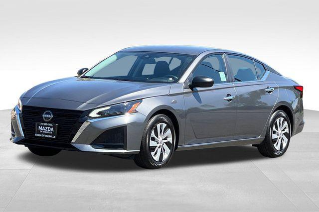 Photo of 2025 Gun Metallic Nissan Altima