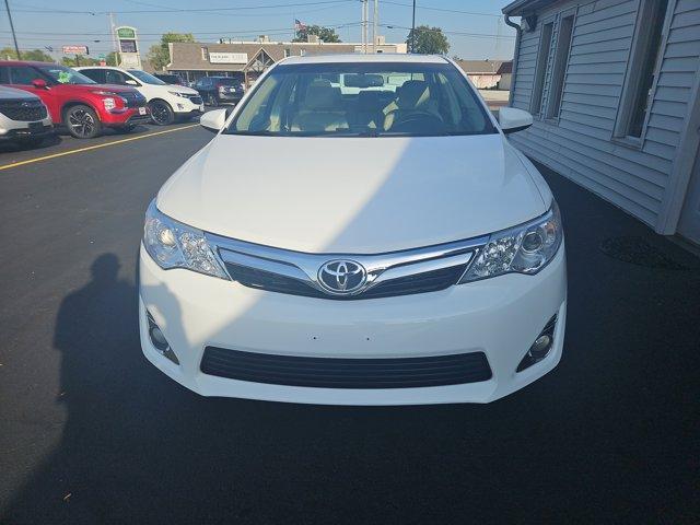 Photo of 2012 Super White Toyota Camry