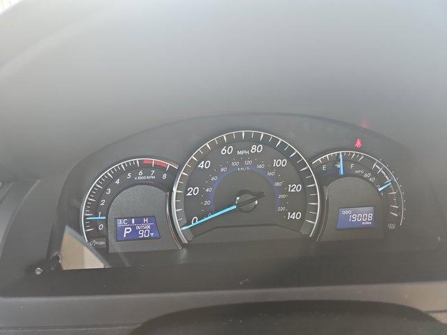 Photo of 2012 Super White Toyota Camry