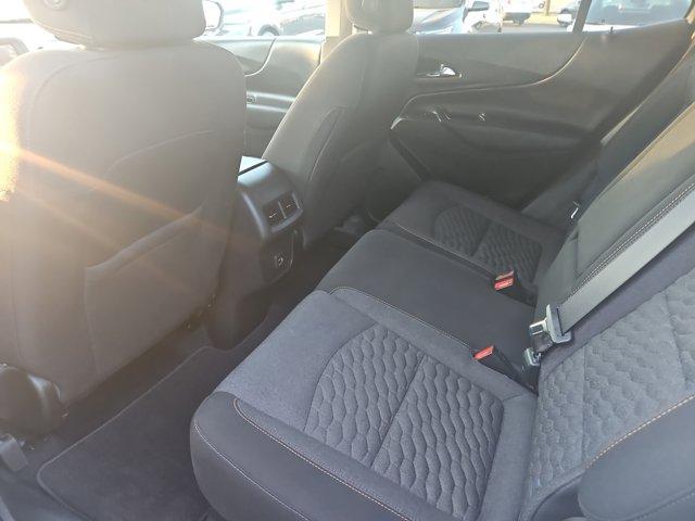 Photo of 2021 Silver Ice Metallic Chevrolet Equinox