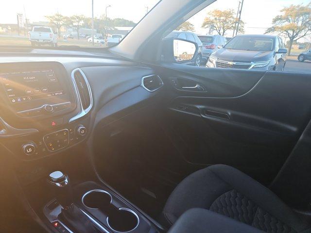 Photo of 2021 Silver Ice Metallic Chevrolet Equinox