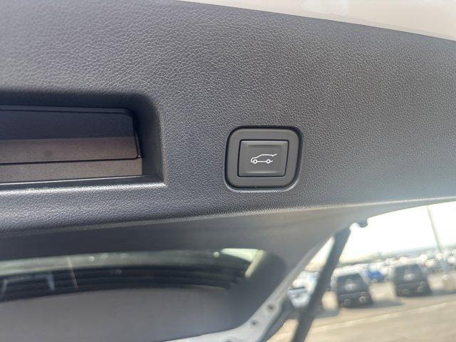 Photo of 2026 Summit White Chevrolet Traverse