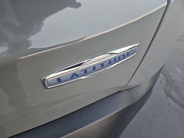 Photo of 2022 Sting Gray Clearcoat Jeep Renegade