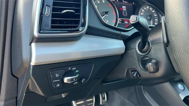 Photo of 2021 Gray Audi SQ5