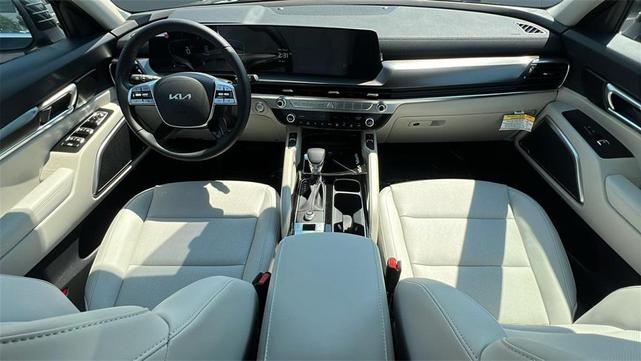 Photo of 2025 Ebony Black Kia Telluride