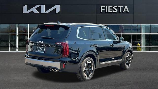 Photo of 2025 Ebony Black Kia Telluride