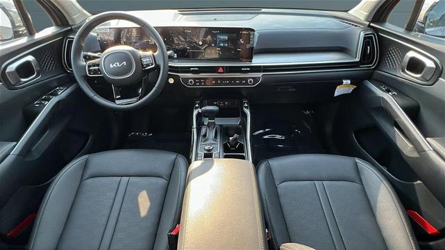 Photo of 2025 Gray Kia Sorento