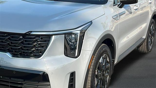 Photo of 2025 Gray Kia Sorento