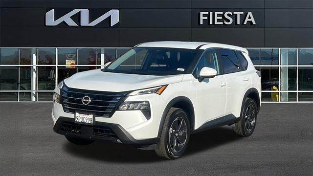 Photo of 2024 Everest White Pearl Nissan Rogue