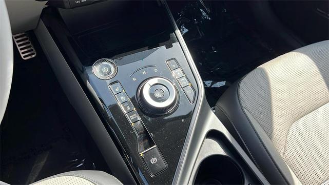 Photo of 2025 Snow White Pearl Kia Niro EV