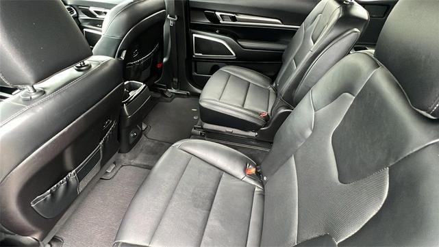 Photo of 2022 Glacial White Pearl Kia Telluride