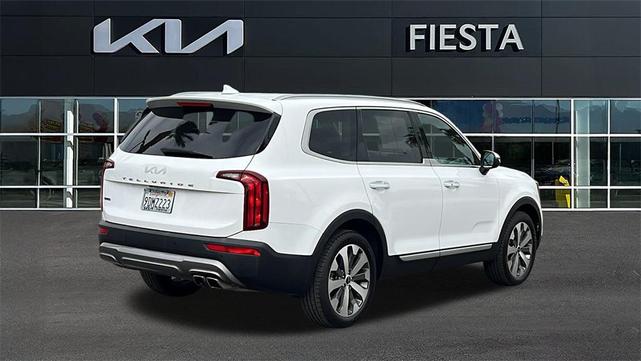 Photo of 2022 Glacial White Pearl Kia Telluride