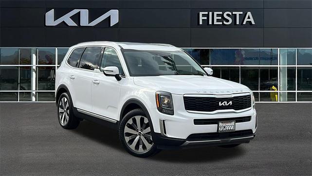 Photo of 2022 Glacial White Pearl Kia Telluride