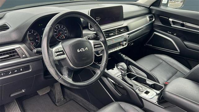 Photo of 2022 Glacial White Pearl Kia Telluride