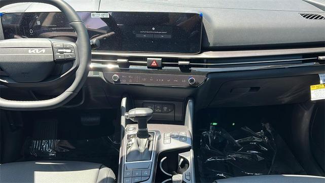 Photo of 2026 White Pearl Kia Sportage