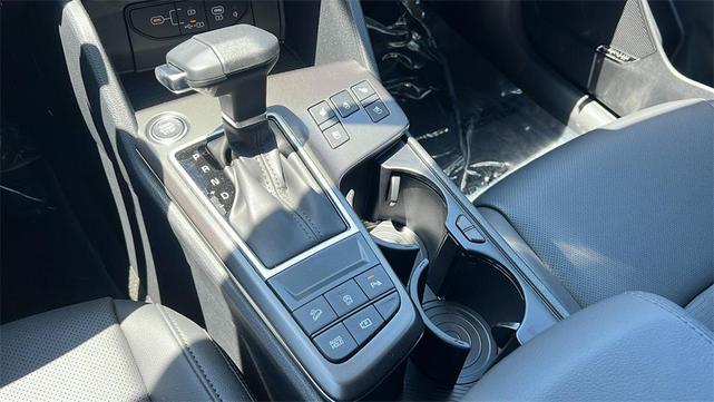 Photo of 2026 White Pearl Kia Sportage