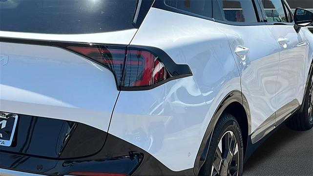 Photo of 2026 White Pearl Kia Sportage