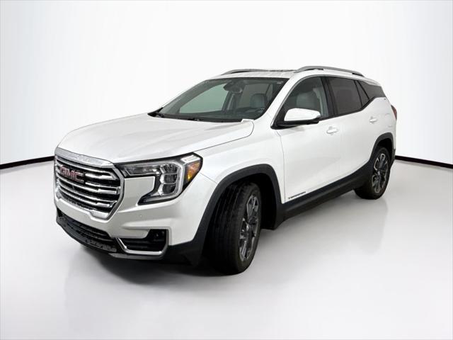 Photo of 2022 White GMC Terrain