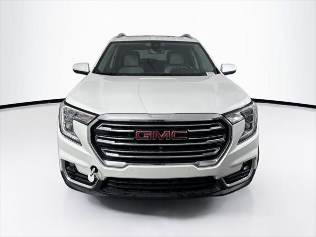 Photo of 2022 White GMC Terrain