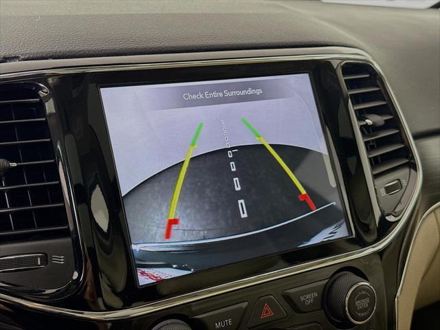Photo of 2020 Slate Blue Pearlcoat Jeep Grand Cherokee