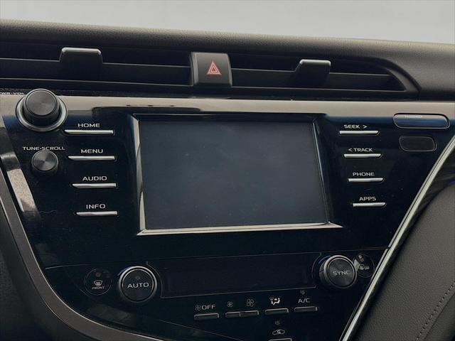 Photo of 2018 Super White Toyota Camry