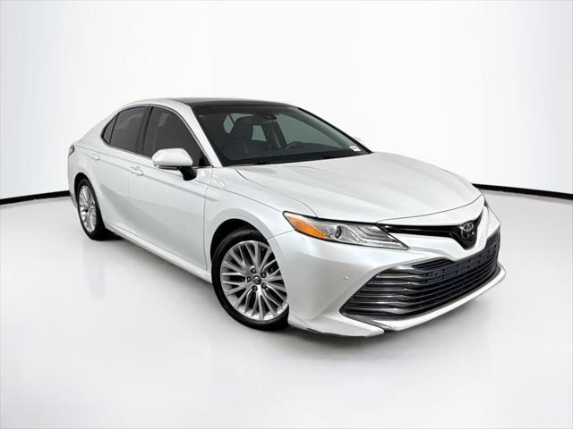 Photo of 2018 Super White Toyota Camry