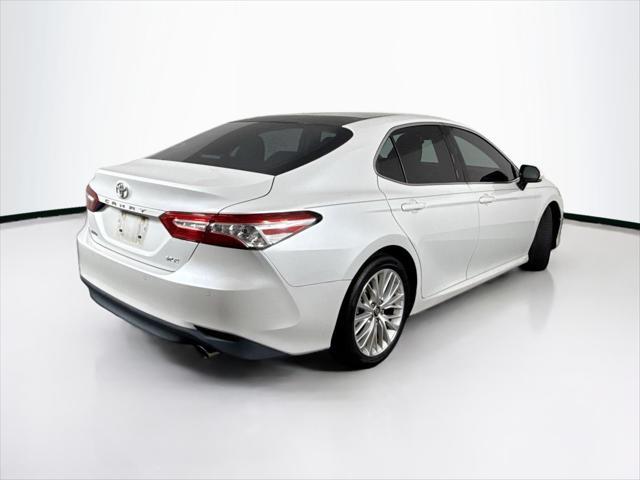 Photo of 2018 Super White Toyota Camry
