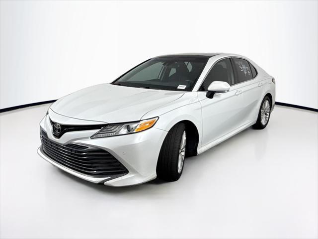 Photo of 2018 Super White Toyota Camry