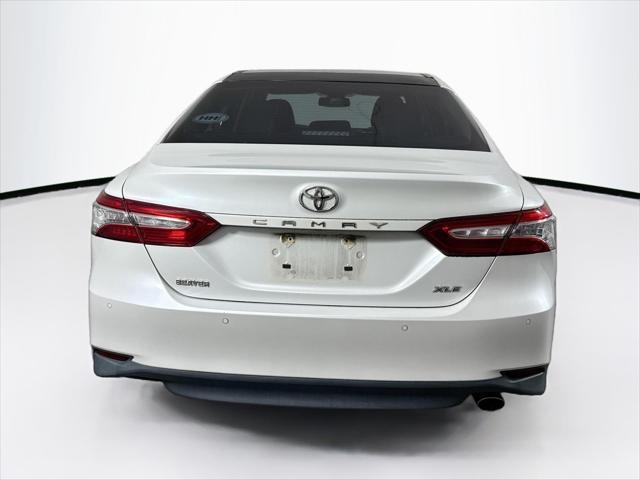 Photo of 2018 Super White Toyota Camry