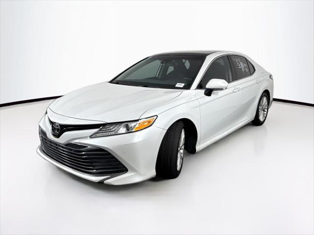 Photo of 2018 Super White Toyota Camry