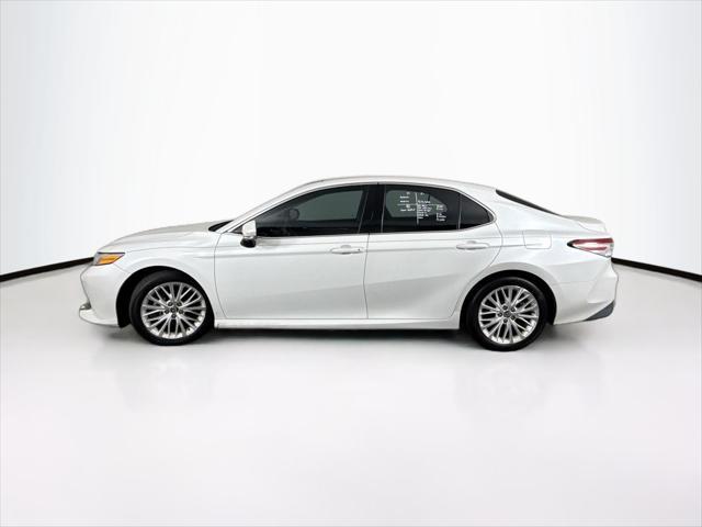 Photo of 2018 Super White Toyota Camry