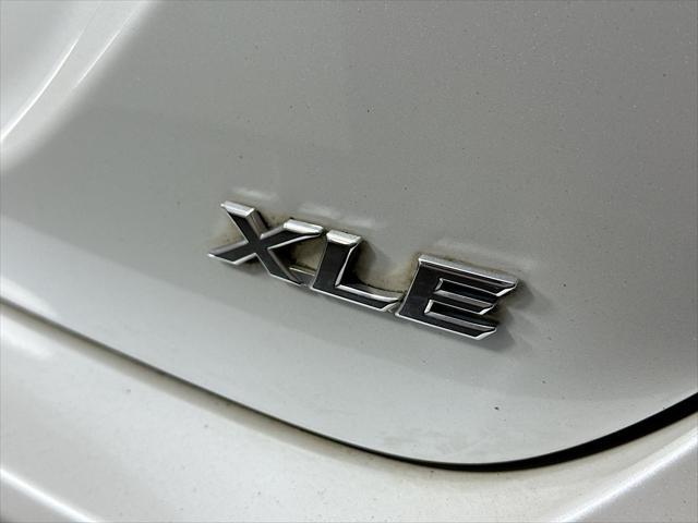 Photo of 2018 Super White Toyota Camry