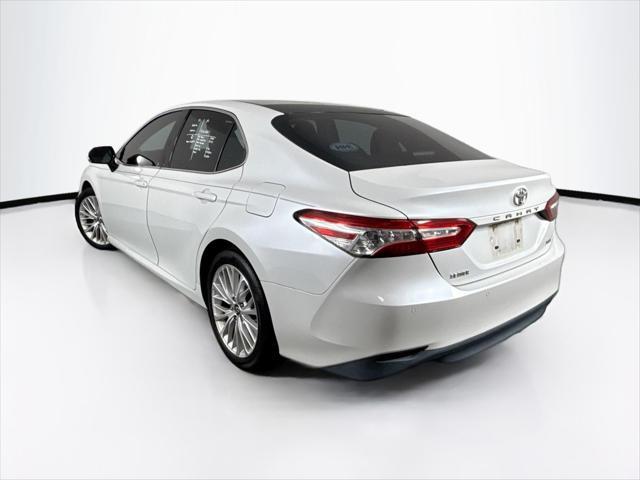 Photo of 2018 Super White Toyota Camry