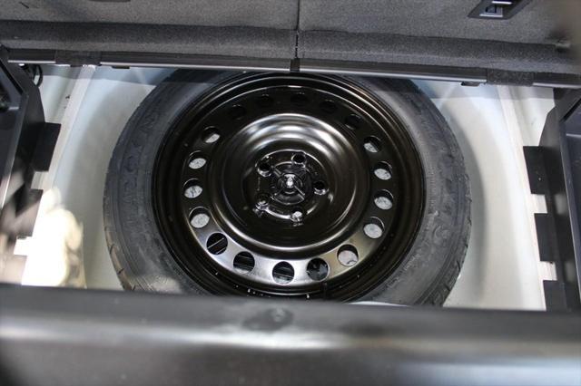 Photo of 2025 Star White Metallic Tri-Coat Ford Explorer