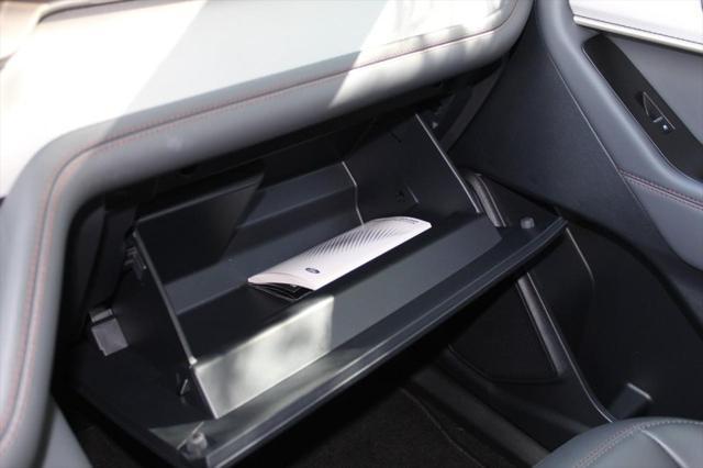 Photo of 2025 Star White Metallic Tri-Coat Ford Explorer
