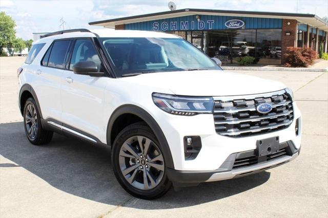 Photo of 2025 Star White Metallic Tri-Coat Ford Explorer