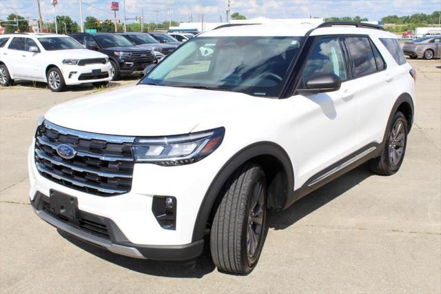 Photo of 2025 Star White Metallic Tri-Coat Ford Explorer