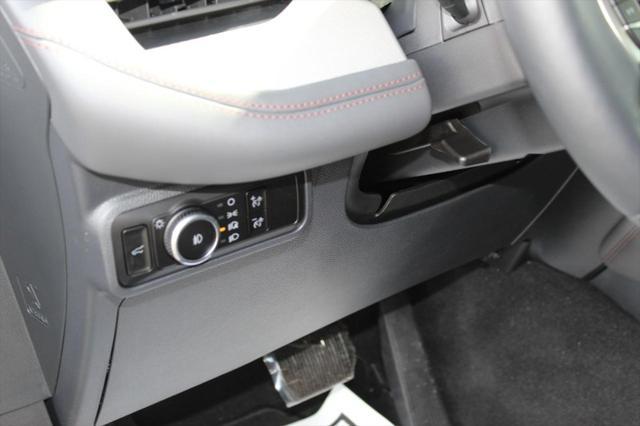 Photo of 2025 Star White Metallic Tri-Coat Ford Explorer