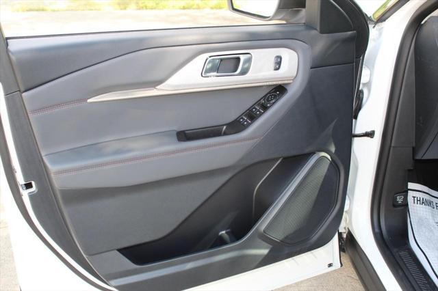Photo of 2025 Star White Metallic Tri-Coat Ford Explorer