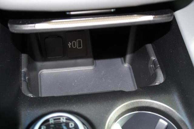 Photo of 2025 Star White Metallic Tri-Coat Ford Explorer