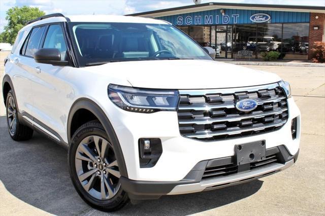 Photo of 2025 Star White Metallic Tri-Coat Ford Explorer