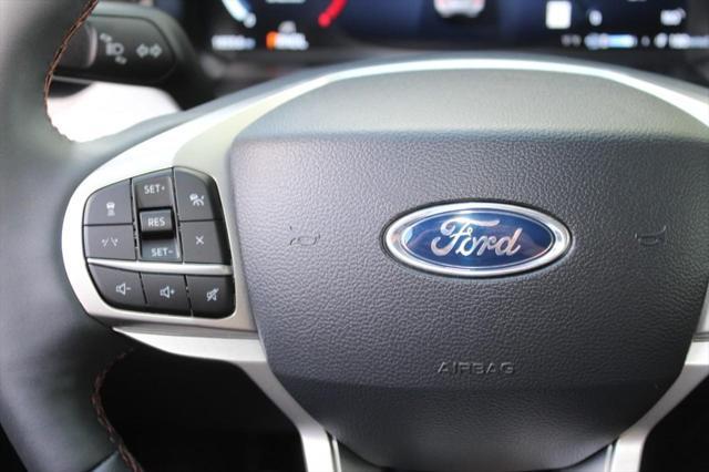 Photo of 2025 Star White Metallic Tri-Coat Ford Explorer