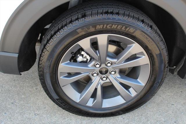 Photo of 2025 Star White Metallic Tri-Coat Ford Explorer