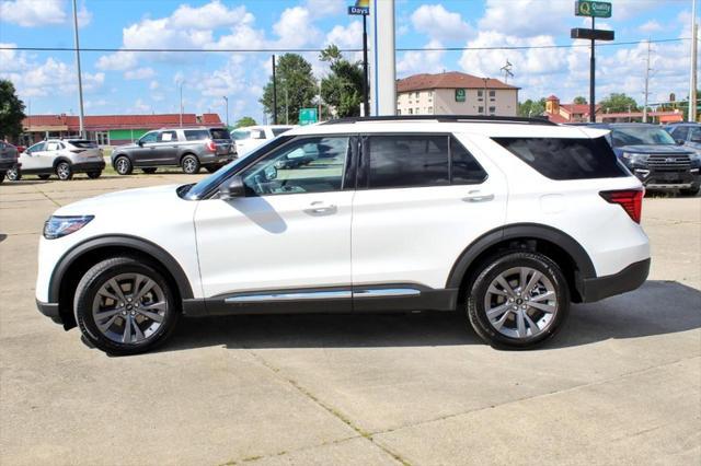 Photo of 2025 Star White Metallic Tri-Coat Ford Explorer